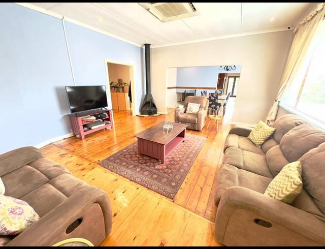 5 BEDROOM HOUSE FOR SALE IN CLARENDON